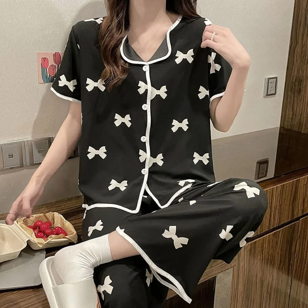 بدلة بيجامات مخططة بعقدة على شكل فيونكة من الحرير الجليدي وياقة على شكل طية صدر السترة طقم ملابس نوم للنساء ملابس منزلية بأكمام قصيرة ثلاث قطع ملابس نوم صيفية