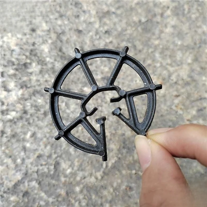 

Reinforced protective layer Plastic pad Reinforced protective layer Thickened shear wall Clip support frame