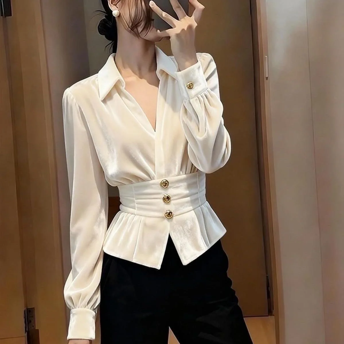 

Белый бархатный топ для женщин: осенне-зимняя коллекция, роскошный, уникальный, красивый, с вырезом на талии, укороченный, с высокой талией, длинными рукавами и V-образным вырезом