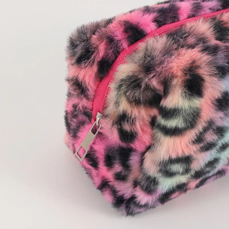 

Плюшевая косметичка с леопардовым принтом, женская портативная дорожная сумка большой вместимости, высококачественная сумка для хранения, пенал, набор для туалетных принадлежностей