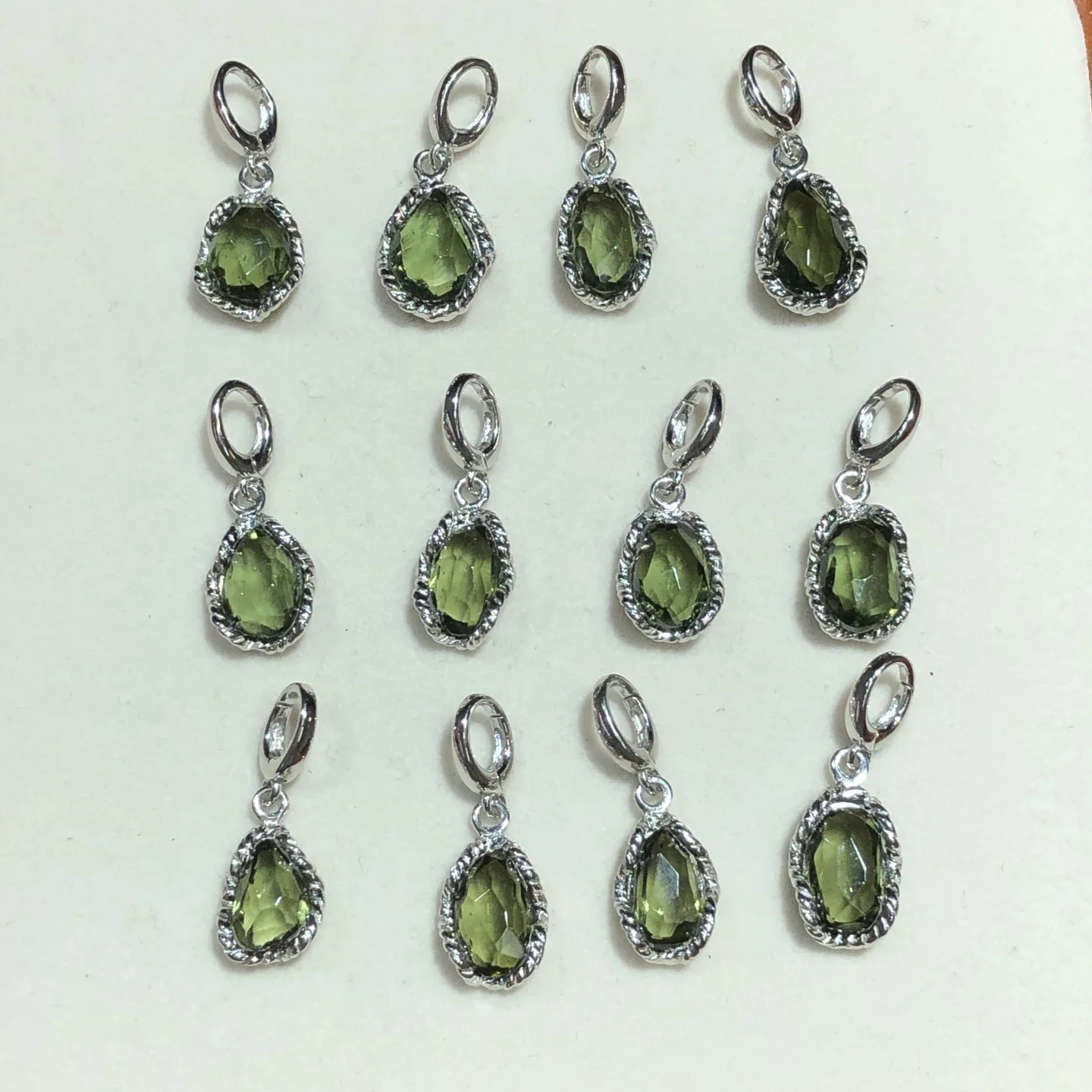 

1 шт. Fengbaowu натуральный молдавит кулон стерлингового серебра 925 пробы неправильной формы Рейки целебный камень ювелирные изделия подарок для мужчин женщин