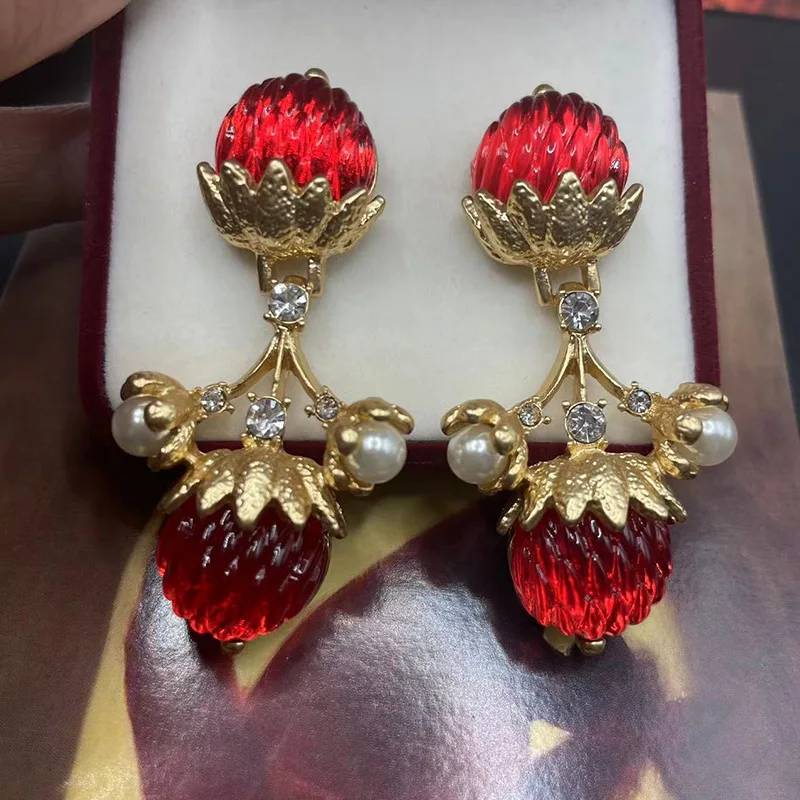 

Vintage Strawberry Jelly Glazed Earrings, Retro High-end Red Earrings, Earrings, Palace Light Luxury Accessories