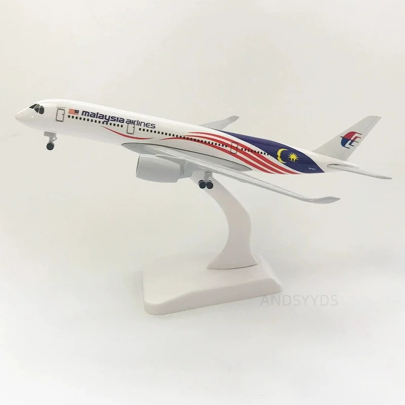 

20cm 1/400 Metal Scale Aircraft Simulation A350 Malaysia Airways Diecast Airplane Toy For Kids Miniature Plane Hobby Model Gifts