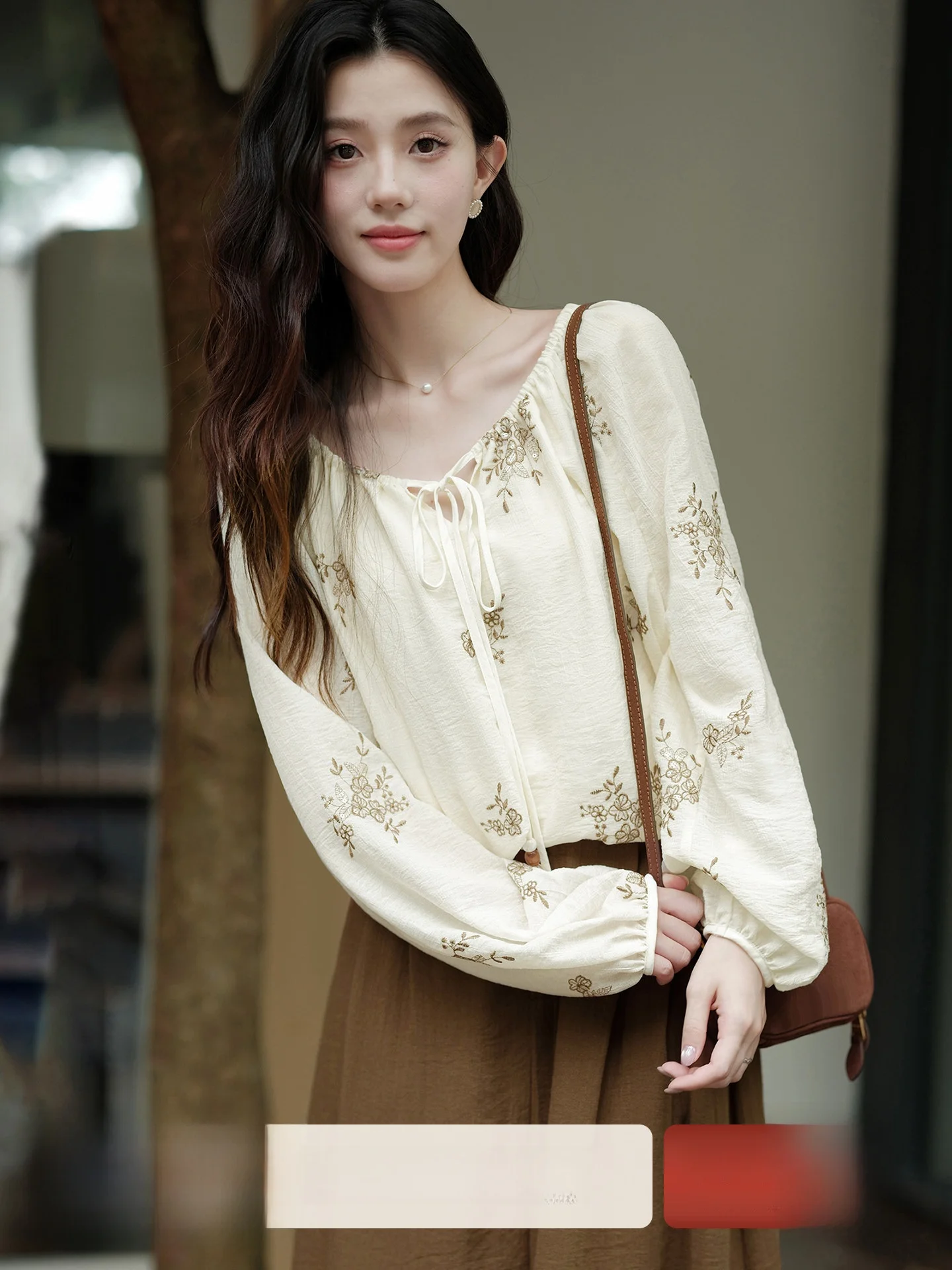 

Ретро-топ с вышивкой и цветочным узором, длинными рукавами-фонариками и круглым вырезом, женский, ранняя осень 2025, винтажный, свободный крой