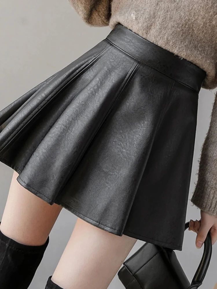 Winter Slim Fit High Waisted Women's Unique Zippered Mini Leather Skirt Autumn Fashion Women Solid Color PU Pleated Skirts