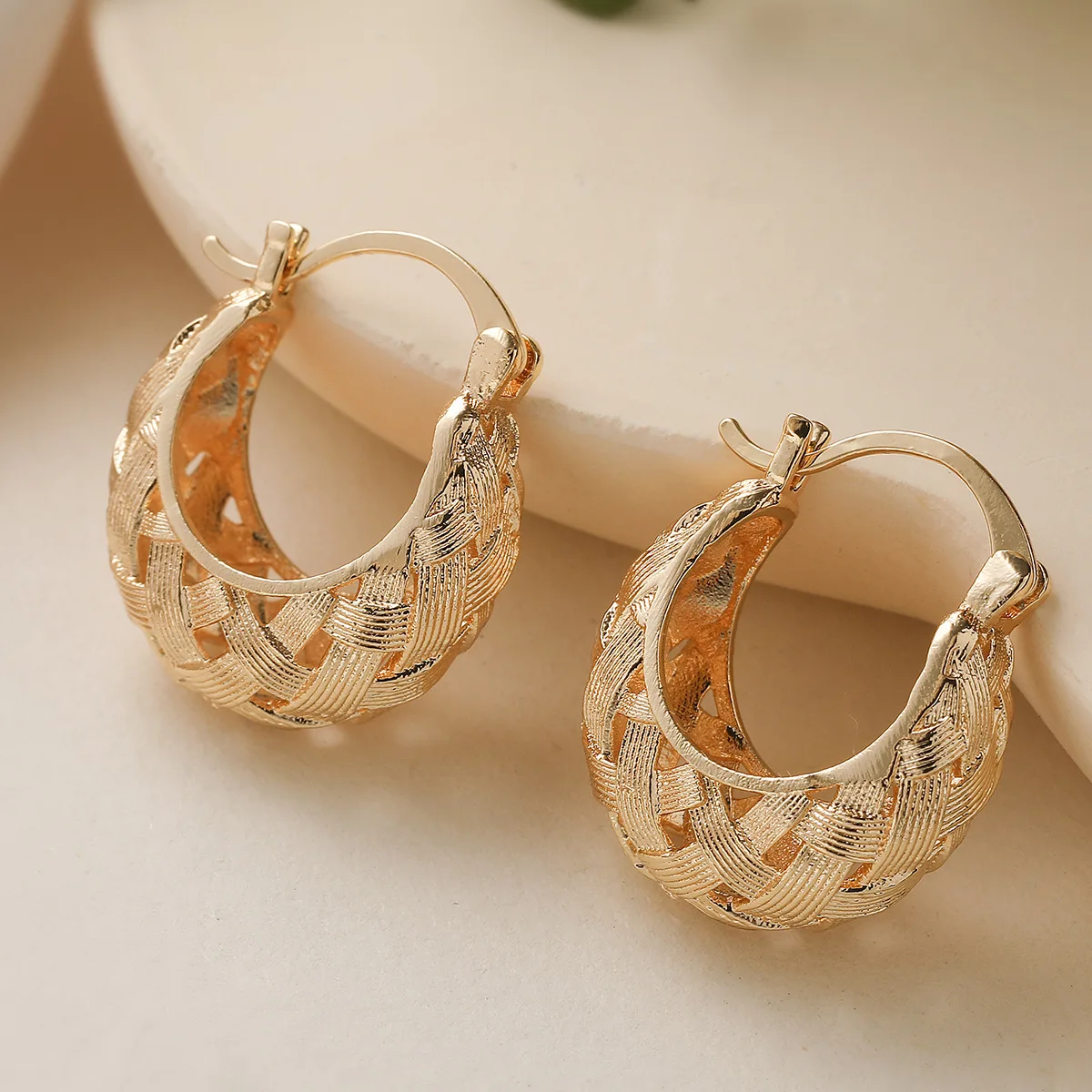 GANPUP Minimalistische Metall-Mesh-Creolen für Damen Vintage Französische Mode Neue Ohrschmuck-Schmuckstücke Damengeschenk Party серьги – Detail 3