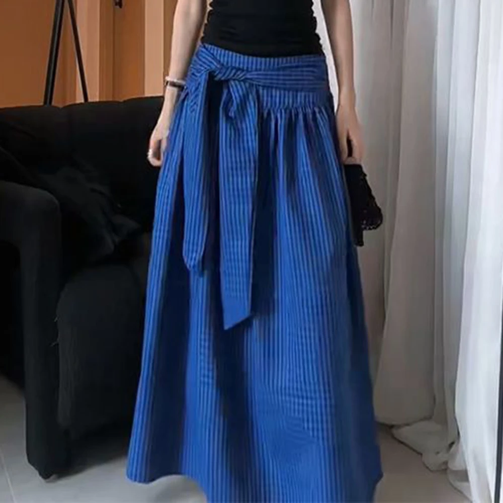 

Stylish blue A-shaped plaid skirt 2026 summer new niche strap design sense retro casual pleated skirt