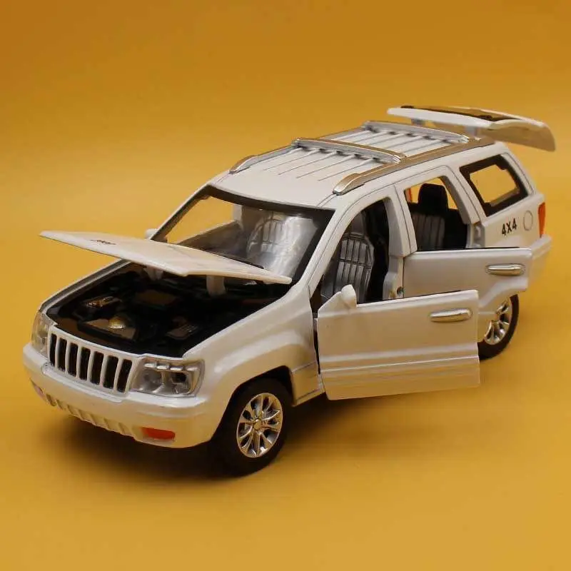 1:32 Grand Cherokee SUV Alloy Car Model Diecast Metal Toy Off-road Vehicles Car Model Simulation Sound and Light Childrens Gifts