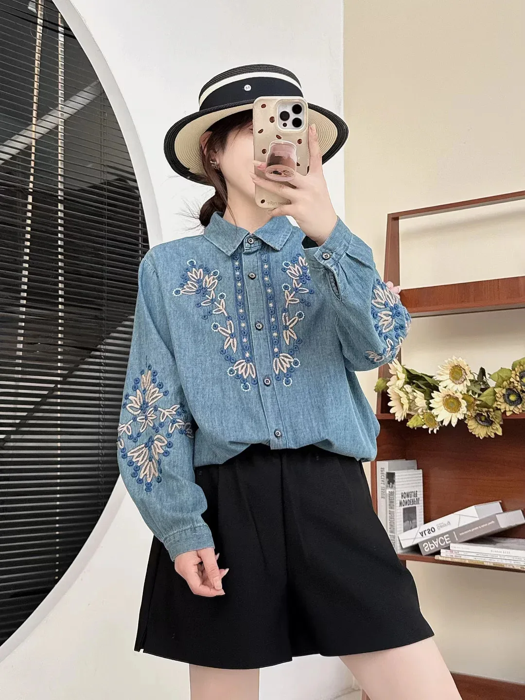 Nueva camisa vaquera de manga larga de otoño 2025, bordado con cuello vuelto para mujer, blusa holgada versátil Retro OL para chica Mori T58827CC