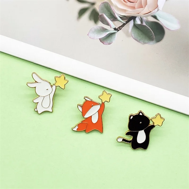 Creative Hand Picking Stars Alloy Enamel Brooch Cartoon Cute Little Fox Rabbit Holding Star Badge Bag Clothing Pin Jewelry Gift