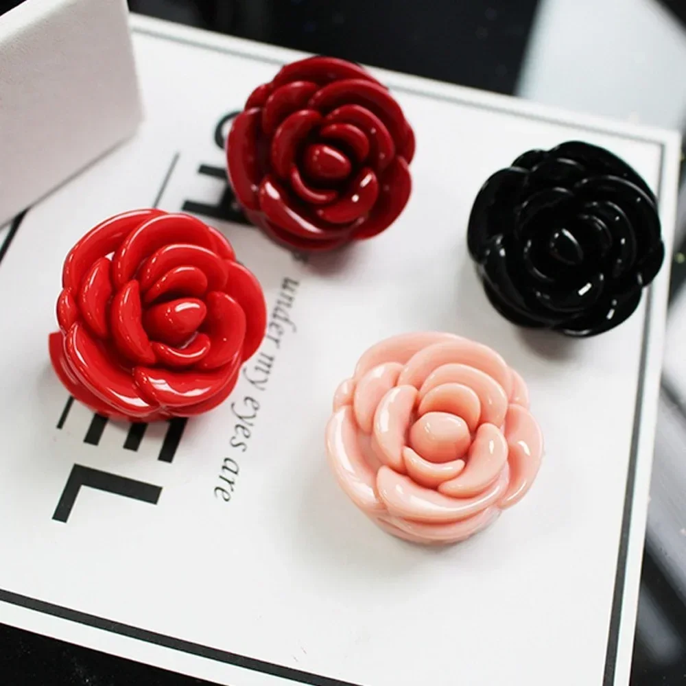 علبة ظلال عيون فارغة، صندوق أحمر الشفاه، حاوية تعبئة مستحضرات التجميل، موزع مكياج كريم الأساس قابل لإعادة الملء، شكل زهرة الورد