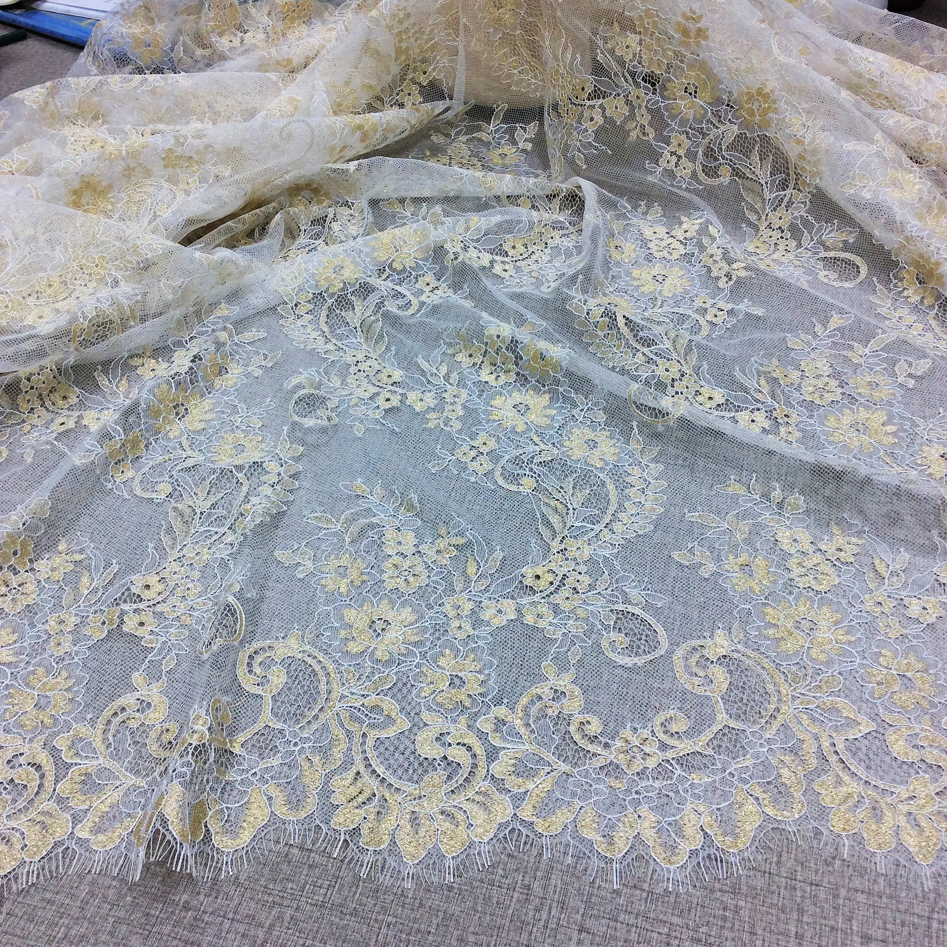 Width(Height) 1.5M, Length 3M per Piece Gold Eyelash French Lace Fabric Design Fabric Good Quality