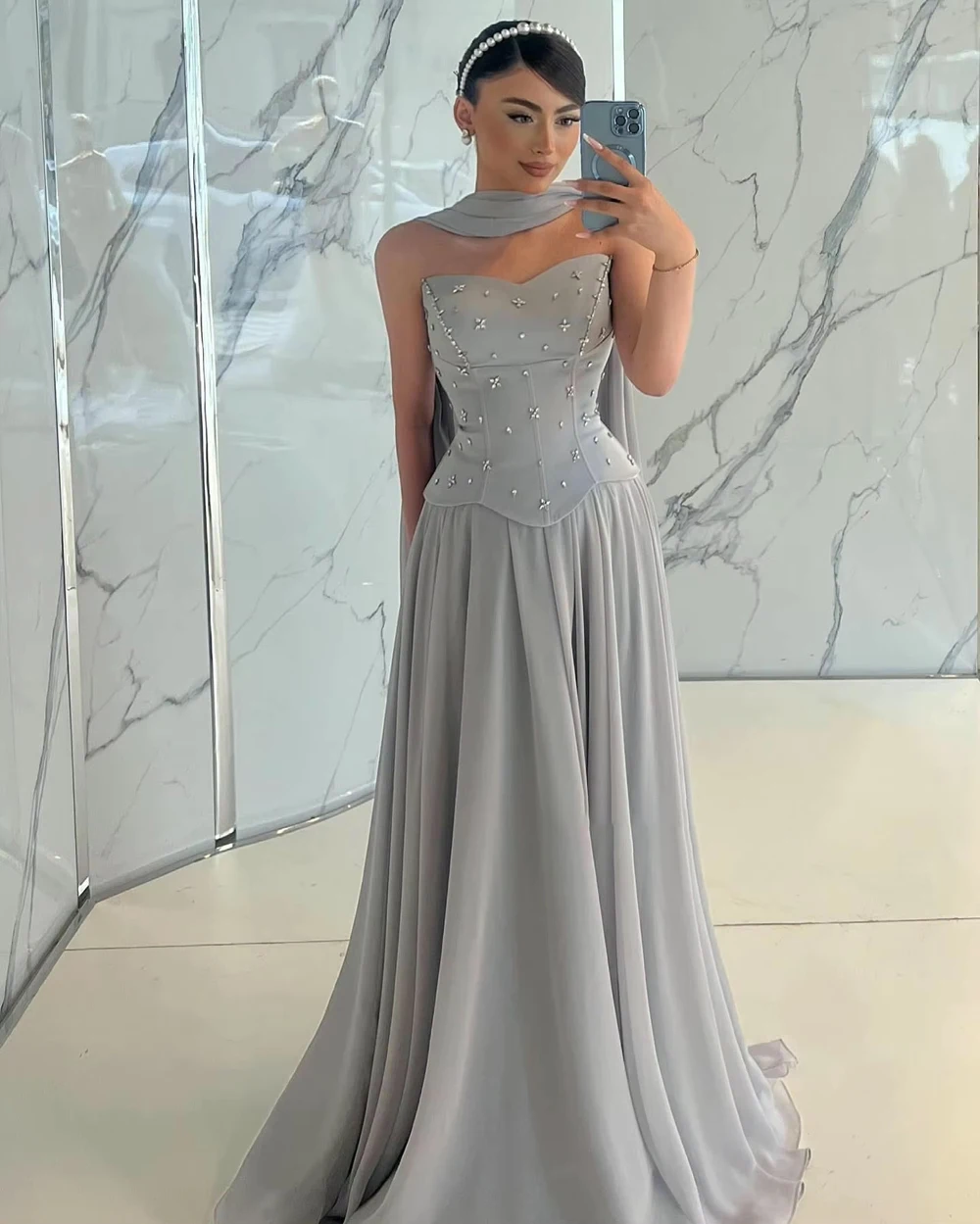 فساتين لحضور الحفلات الموسيقية العربية على شكل قلب بدون ظهر في دبي مع وشاح شيفون على شكل حرف a طول الأرض فستان رسمي للحفلات المسائية رداء السهرة