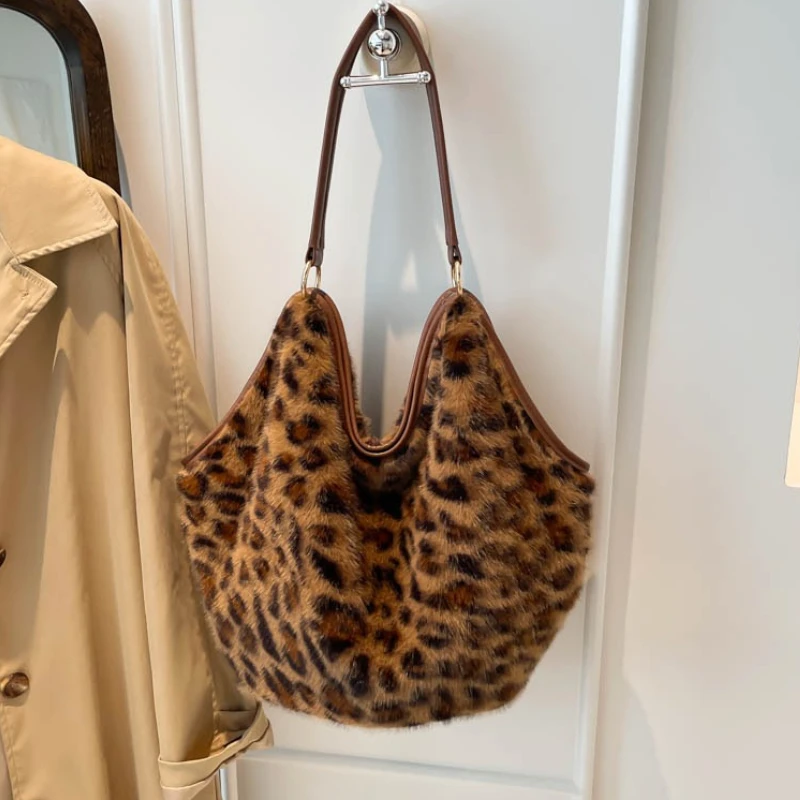 

New Fluffy Commuter Leisure Tote Bag Women Fashion Large Capacity Shopping Shoulder Bag Texture Simple Versatile Bag for Travel