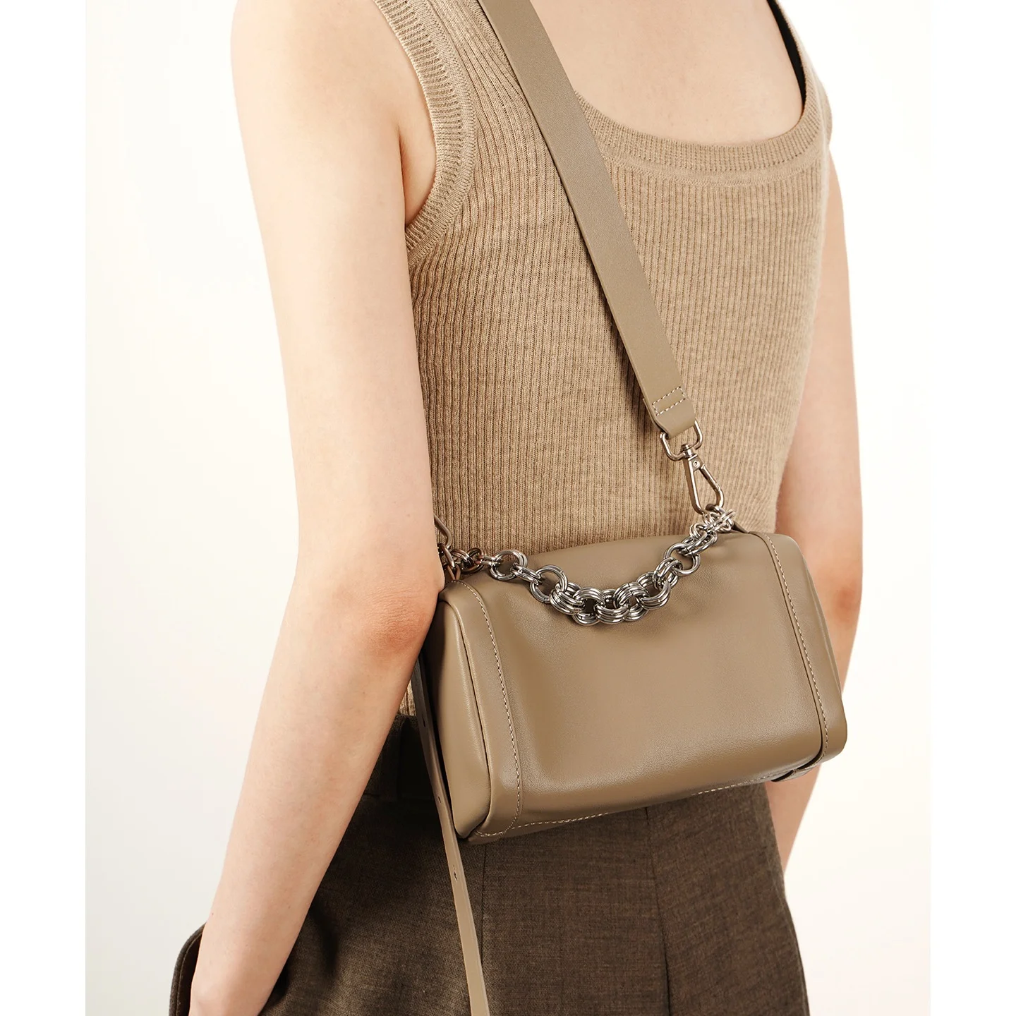 bolso-de-mano-con-cadena-suave-estilo-retro-a-la-moda-bandolera-de-un-solo-hombro-verano-2023-nuevo-estilo-material-de