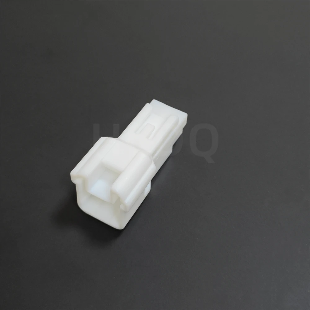 

10PCS Original and genuine 6240-1093 automobile connector plug housing supplied from stock