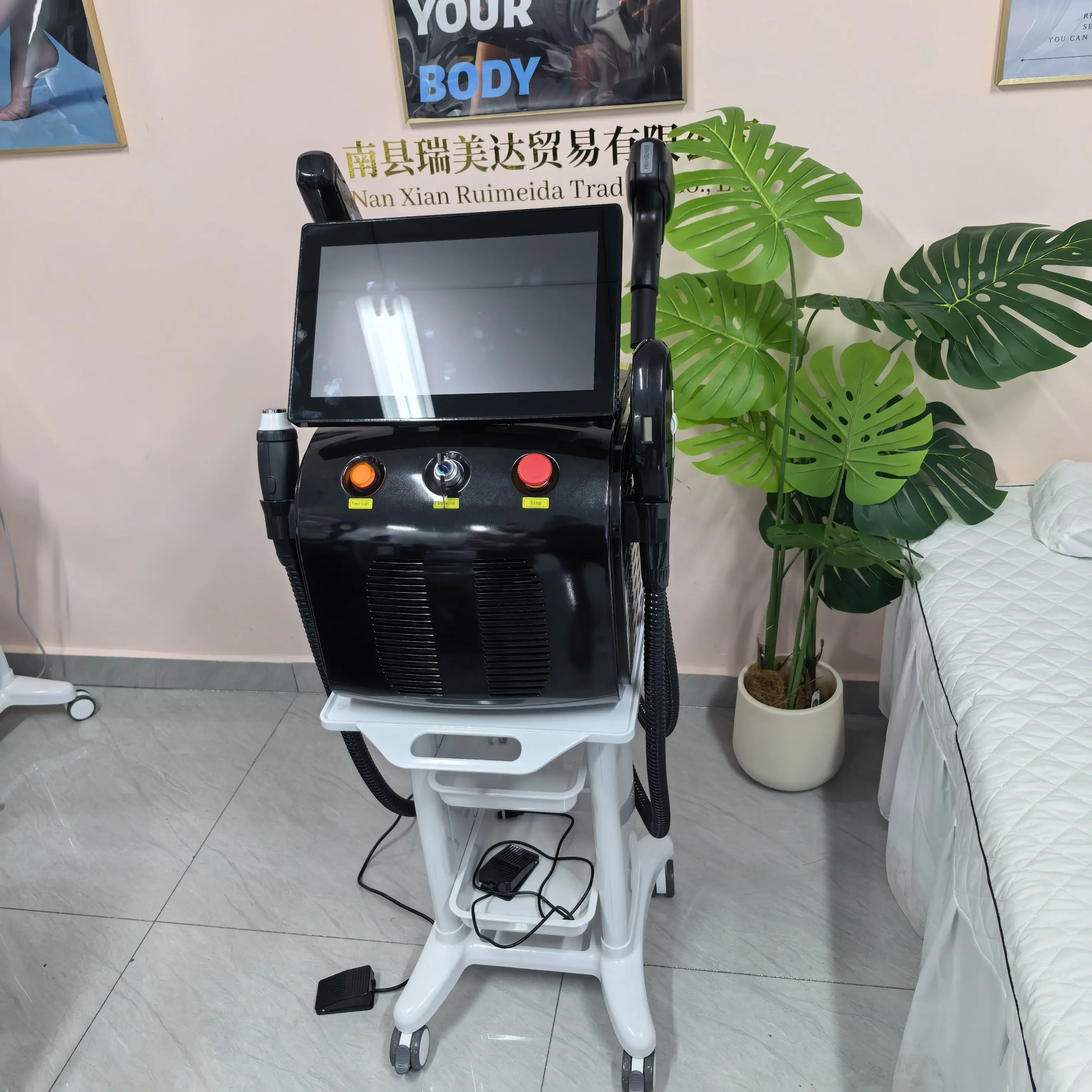 

Многофункциональный лазерный диодный аппарат 4-в-1 для удаления волос 755/808/1064/532 нм, титановый, с охлаждением, для косметологии и удаления волос на теле.