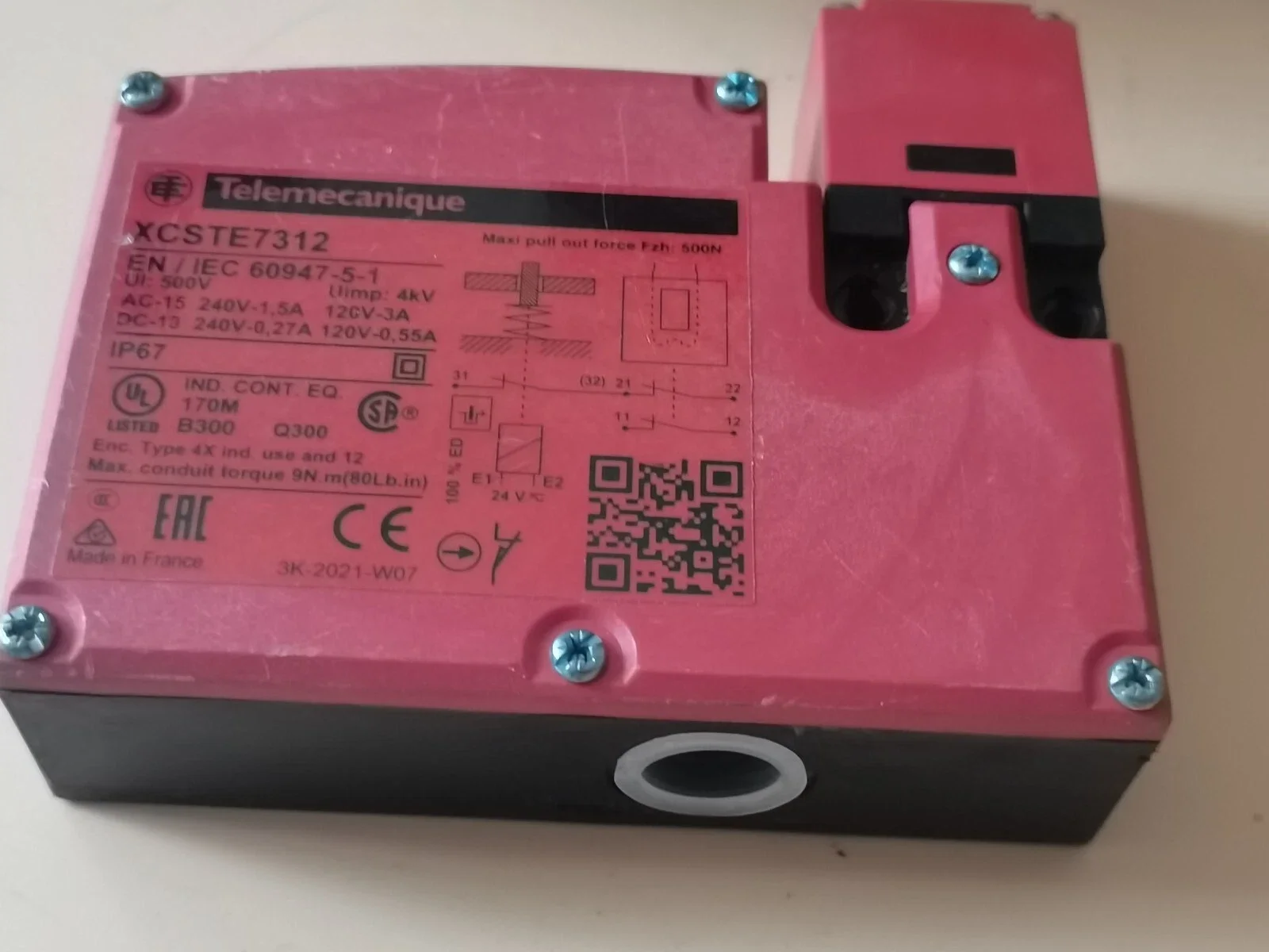 

XCSTE7312 Пластиковый предохранительный выключатель XCSTE - 2 NC - медленный разрыв - 1 наконечник M16 - 24 В