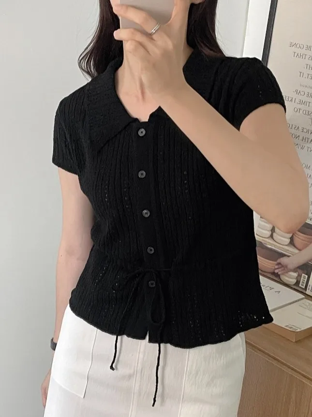 เสื้อถักคอวีผูกเอวสไตล์วินเทจใหม่ประจำฤดูร้อนปี 2025 จากทงแดมุน เสื้อสเวตเตอร์สไตล์เกาหลีสำหรับผู้หญิง ทรงหลวมทันสมัย