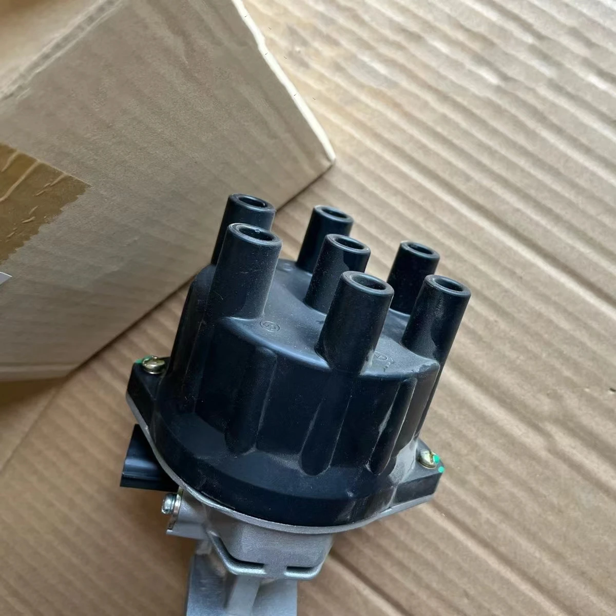 Ontstekingsverdeler voor Mitsubishi Pajero NK 3.0 V6 6G72 12V MD334634