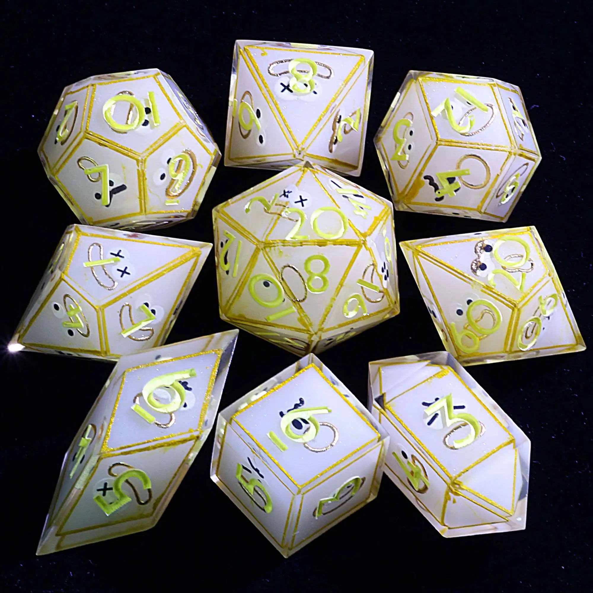 

Набор из многогранной смолы 9, Dice DnD Golden Eyed Jester's Decree