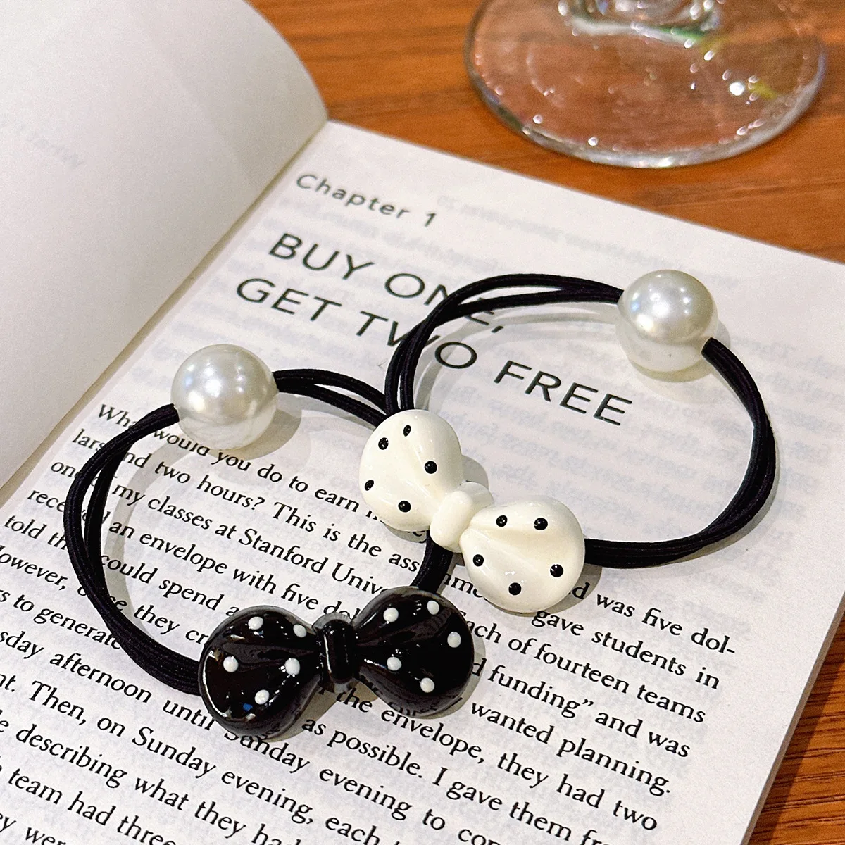 

Little Xiangfeng black and white polka dot bow hair band, high-end ponytail hair band, high elasticity hair accessory