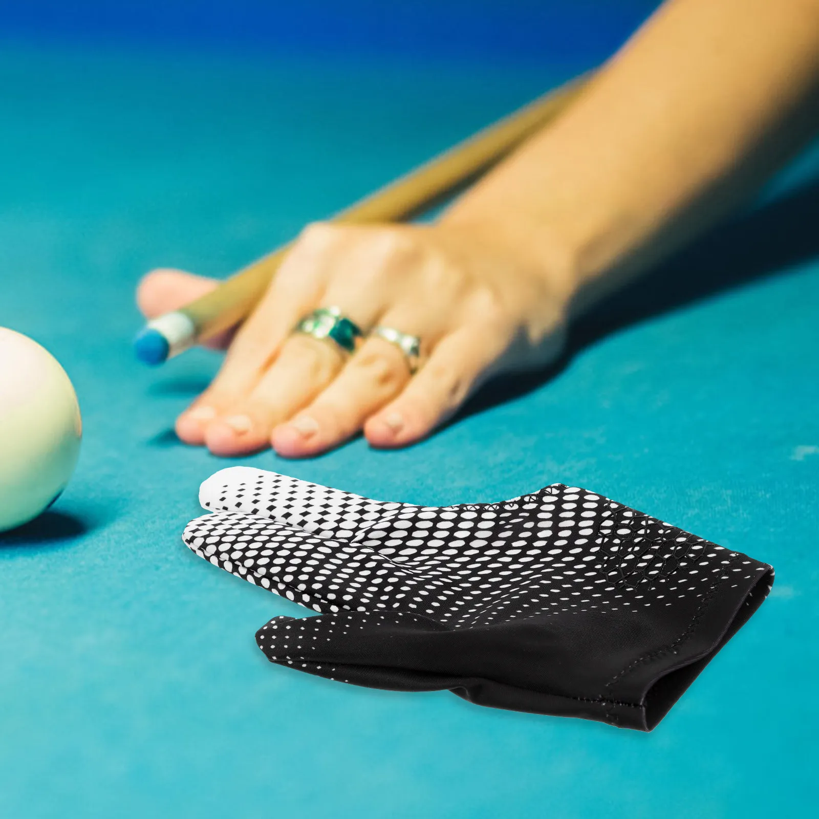 

1Pcs 3 Finger Billiards Glove Anti-Slip Snooker Glove Breathable Lightweight Flexible Fit for Right Or Left Hand Portable Design