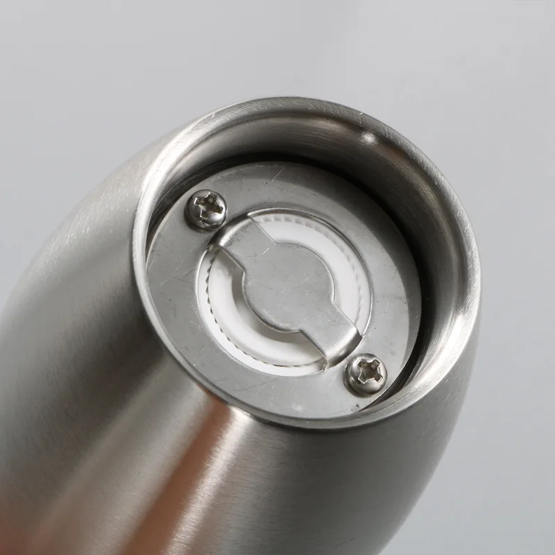 304 Stainless Steel Salt and Pepper Grinder Bowling style Pepper Mill Ceramic Core Grinding Western Restaurant Seasoning Bottle
