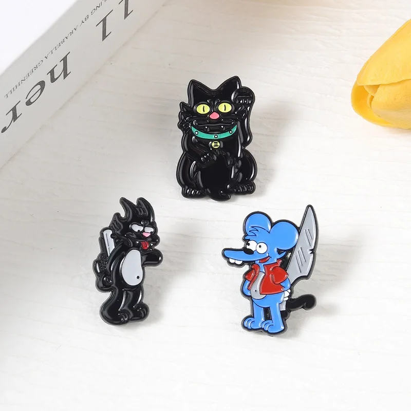 Animal Brooches Cartoon Rat With a Knife Metal Badges Small Gifts Wholesale Bag Pins for Clothes Brooch Cap Pin Lapel Backpacks