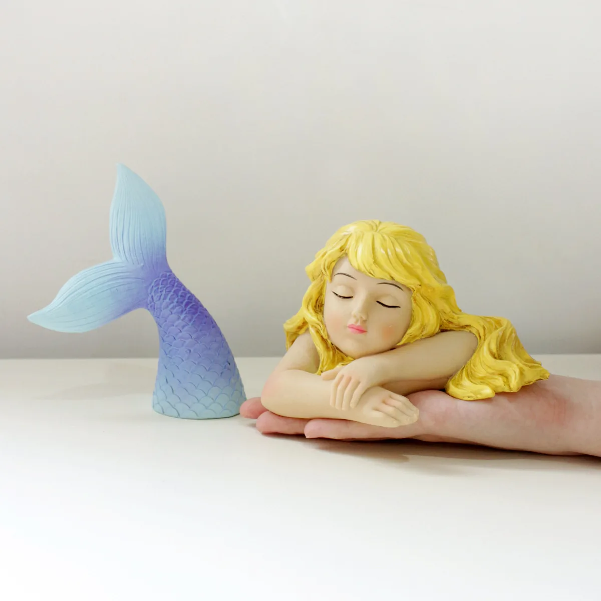 

Sleeping Mermaid Resin Statue - Beach Scene Decor for Garden & Aquarium