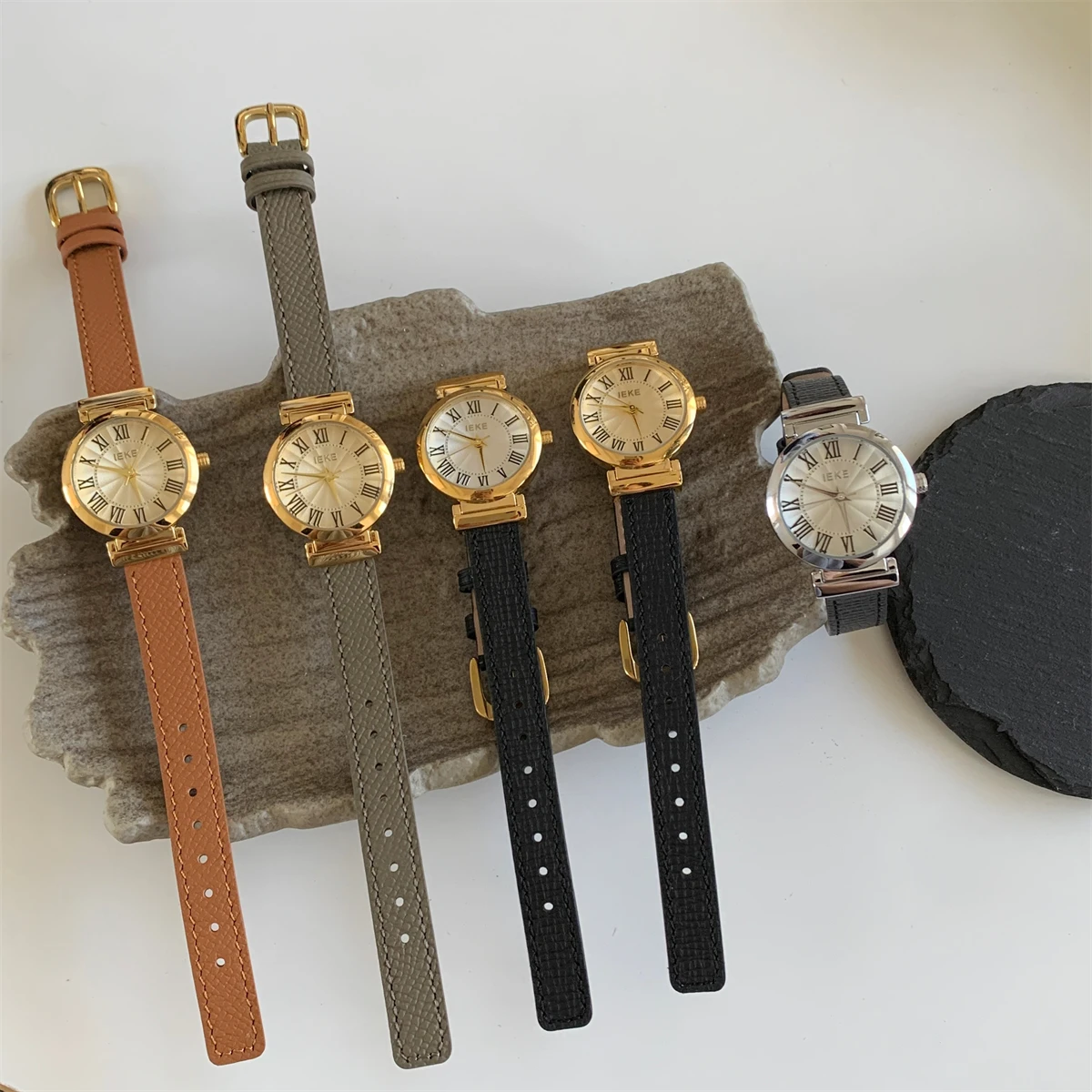 

Retro Round Leather Strap Watch For Female Students, Korean Style, Artistic Women'S Watch, High-End Luxury Women'S Wristwatch.