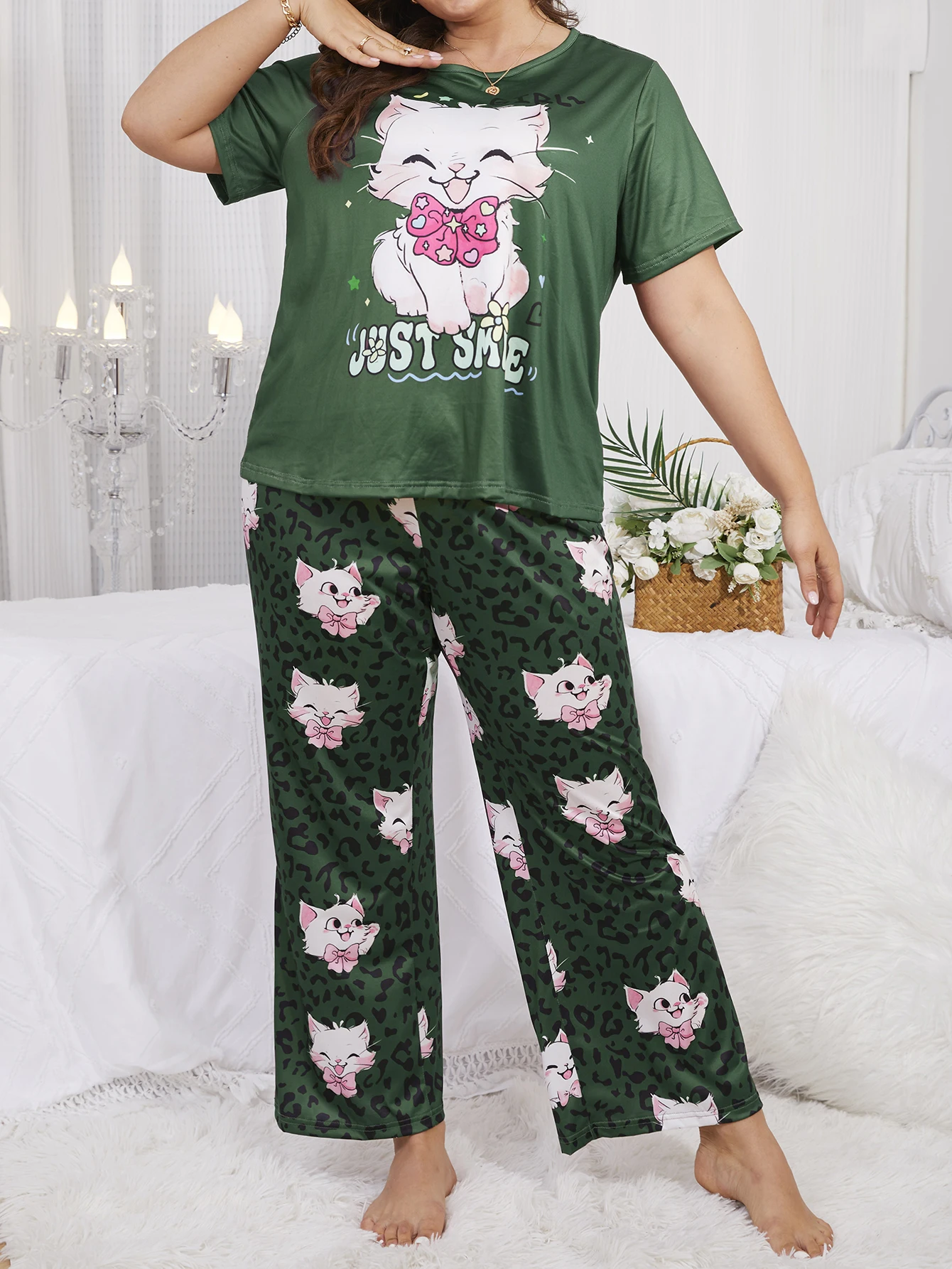 Large casual and refreshing cartoon printed short sleeved top&pants  pajamas home clothing set