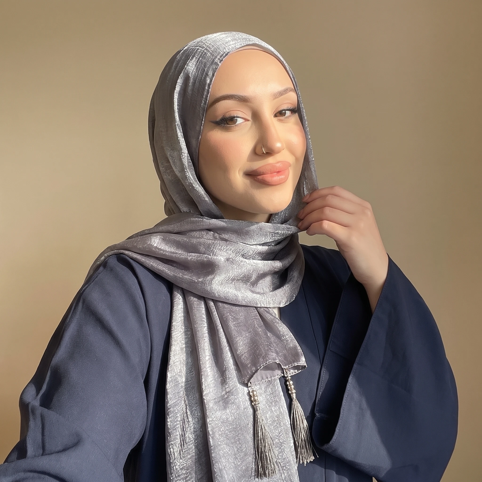 Elegant Silky Shimmer Hijab Tassel Detail Satin Muslim Headscarf All Season Soft Shawl For Muslim Women Daily Outdoor