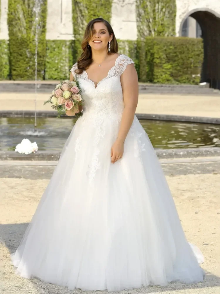 Boho Plus Size Wedding Dresses V-neck Appliques Sleeveless Floor Length Bridal Gowns Lace up Backless vestido de noiva