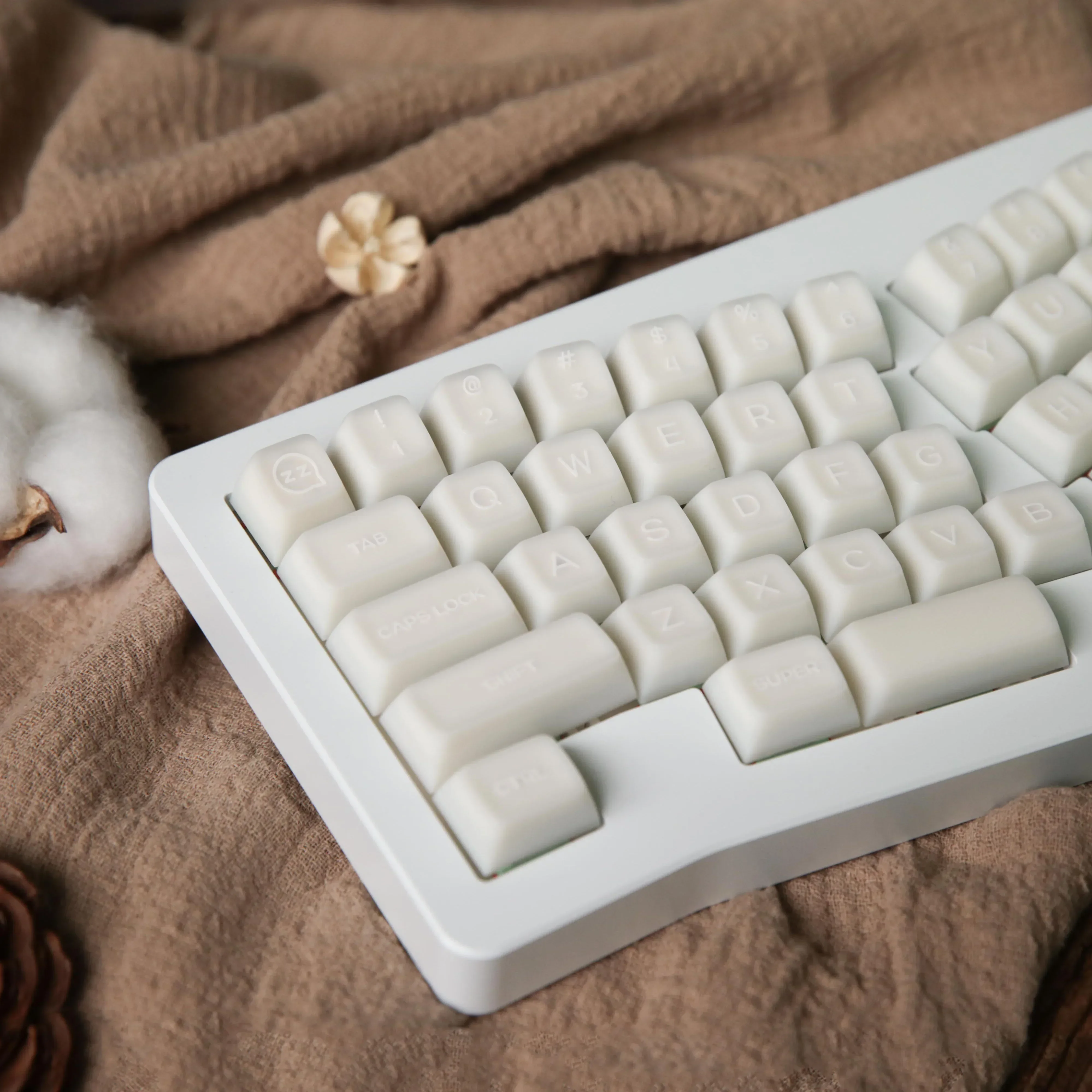 

160 Keys SA Profile Milk White Translucent Keycaps Semi Transparent Double Shot PBT Keyboard Keycaps for MX Switches Keyboard