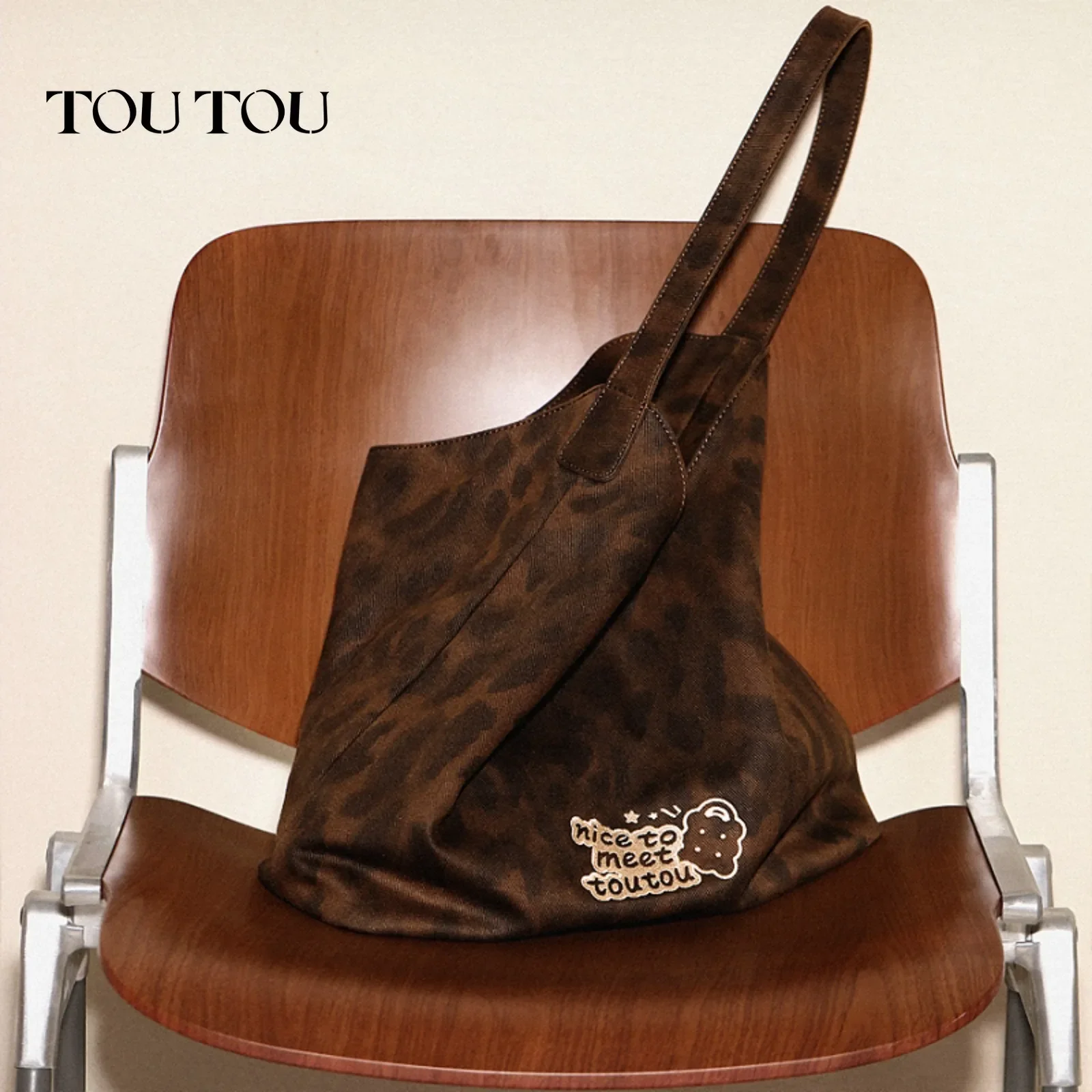 TOUTOU Leopard Tote Bag Women Large Capacity Commuter Versatile Underarm Bag for 16 Inch Laptop Folding Vintage Christmas Gift