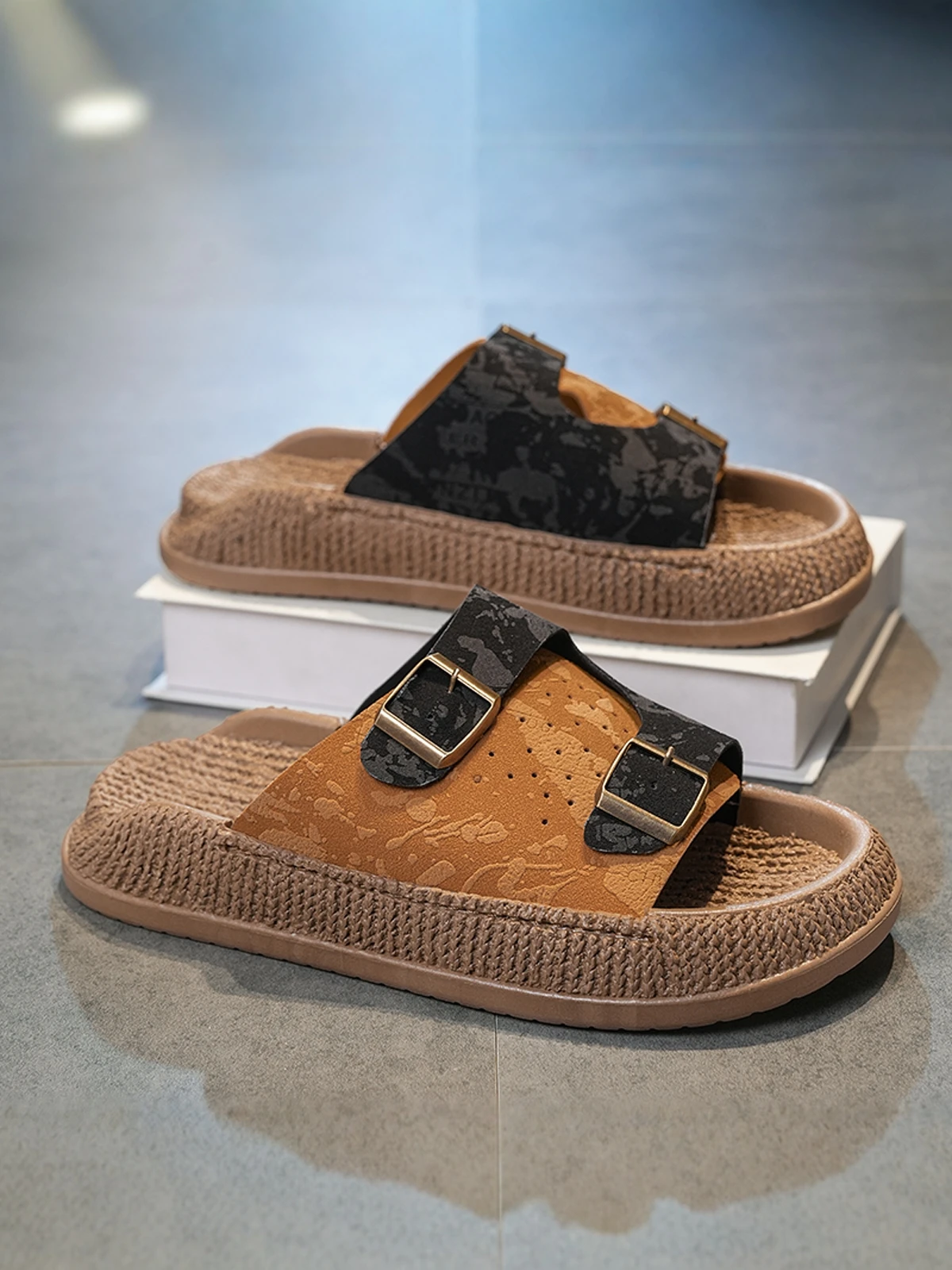 

Men's Sandals 2026 New Summer Trend Outdoor Wear-Resistant Thick Bottom Slippers Casual round Toe Flat Heel