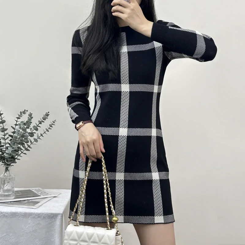 

New Autumn French Retro Plaid Knitted Dress Elegant Fashionable Petite Round Neck Bodycon Short Dress Women