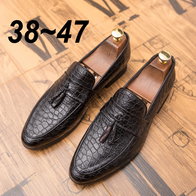 Mens British Loafers Solid Color Pointed Toe Tassel Slip On Classic Fashion Business Casual Formal Wedding Dress Shoes for Men