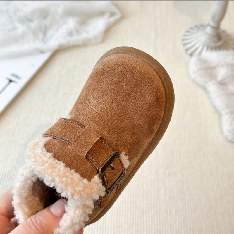 بطاقة بناتي ملونة باللون القهوة مع أحذية رياضية مخملية 2025 شتاء منتج جديد أحذية قطنية للأطفال أحذية ثلج للأولاد أحذية كاجوال 23-32