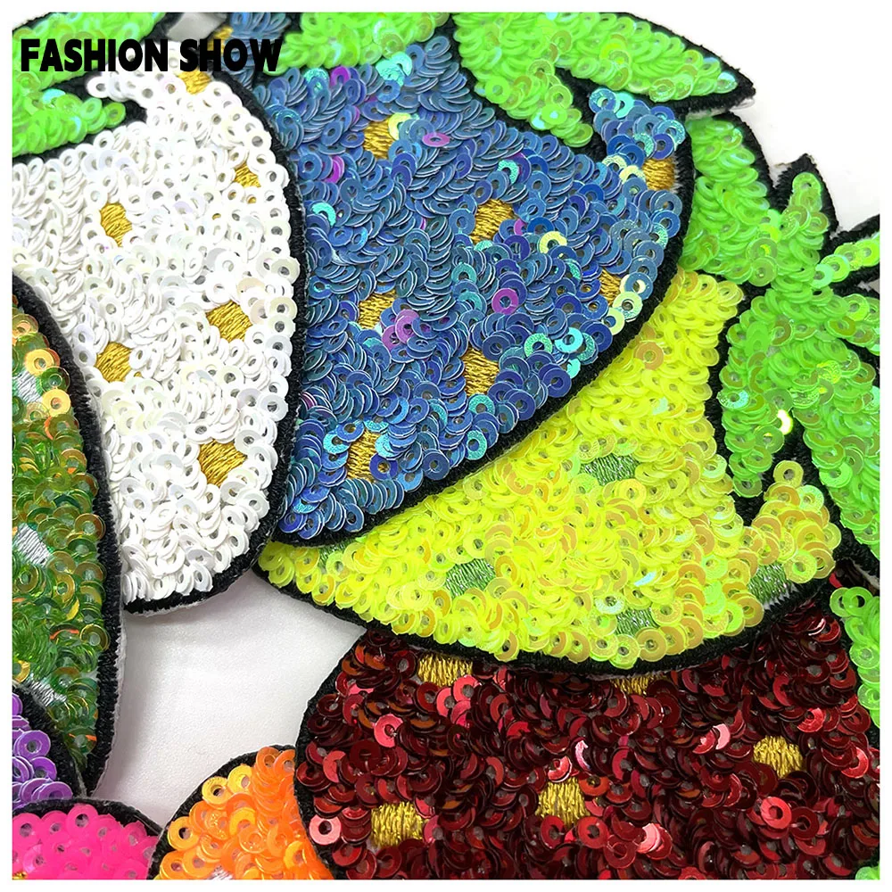 [Paquets de fraises scintillants] autocollants de broderie à paillettes douces et épicées pour pulls et jeans décoration DIY autocollants en tissu de broderie scintillant accessoires de matériaux faits à la main peuvent être repultés et cousus