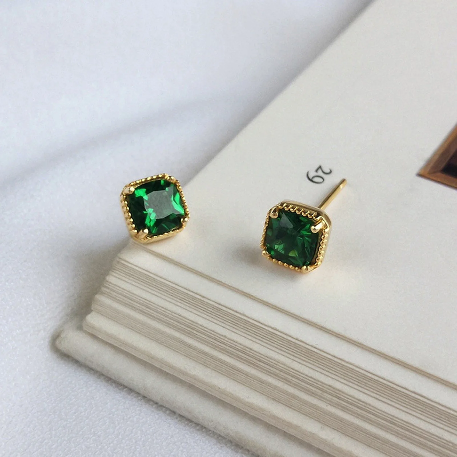 925 silver vintage Ins-inspired cool style inlaid with synthetic zircon and emerald earrings, suitable for daily wear