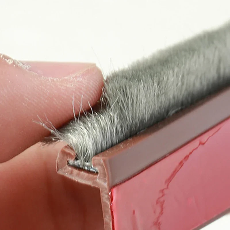 Bouchon de tirage de bas de porte avec brosse, bande d'étanchéité pour réduction du bruit du vent, bloqueur d'étanchéité sous la porte, scellant de protection, bande d'étanchéité pour porte