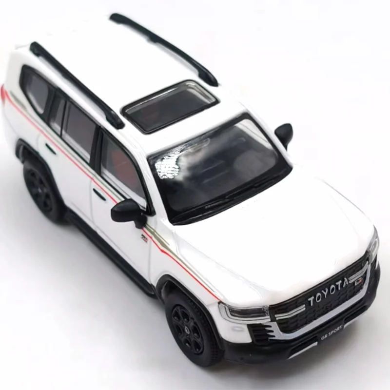 

MASSDI 1:64 LAND CRUISER LC300 GR-S WHITE TYT1401 Alloy Car Model Static Collection Decorated Holiday Gifts Toys Souvenir Gift