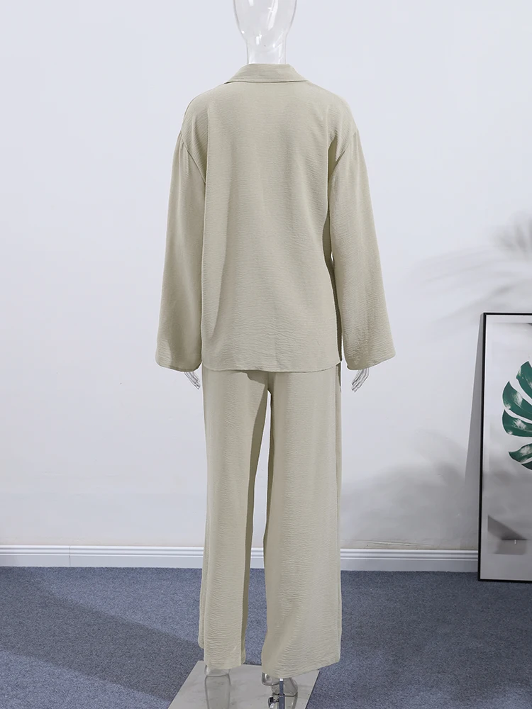 Neue Damen-Outfits: Schicke Anzüge mit Revers, seitlicher Schnürung, langen Ärmeln, Taschen und weiten Hosen – Detail 4