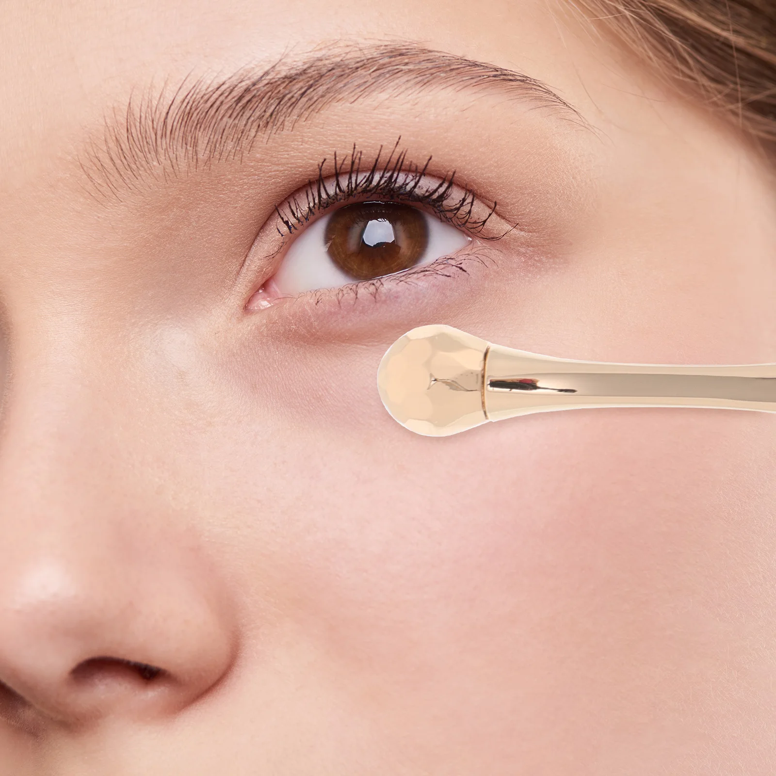 Draagbare oogmassage-rollerstick met metalen gezichtscrèmespatel voor rustgevende vermoeide ogen en efficiënte crèmedosering