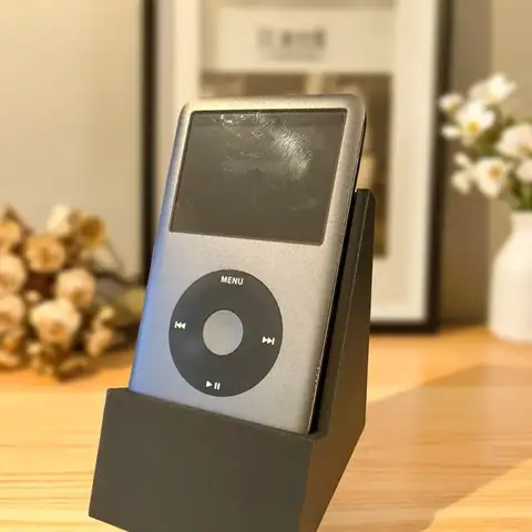 Video 5/5.5 Gen & Classic 6 Gen, 60° Display Charging Dock, Angled Charge & Show Stand, 30-Pin Base No device