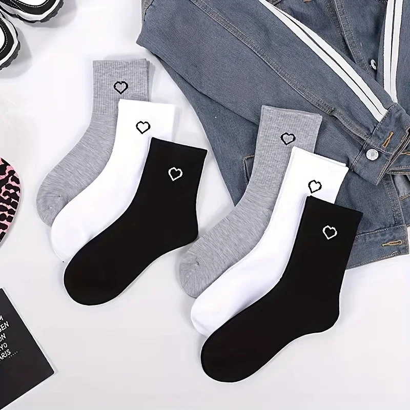 3 Pairs of High-Quality Soft and Comfortable Black-and-White Love Pattern Ladies Simple Casual Street Skateboard Stockings