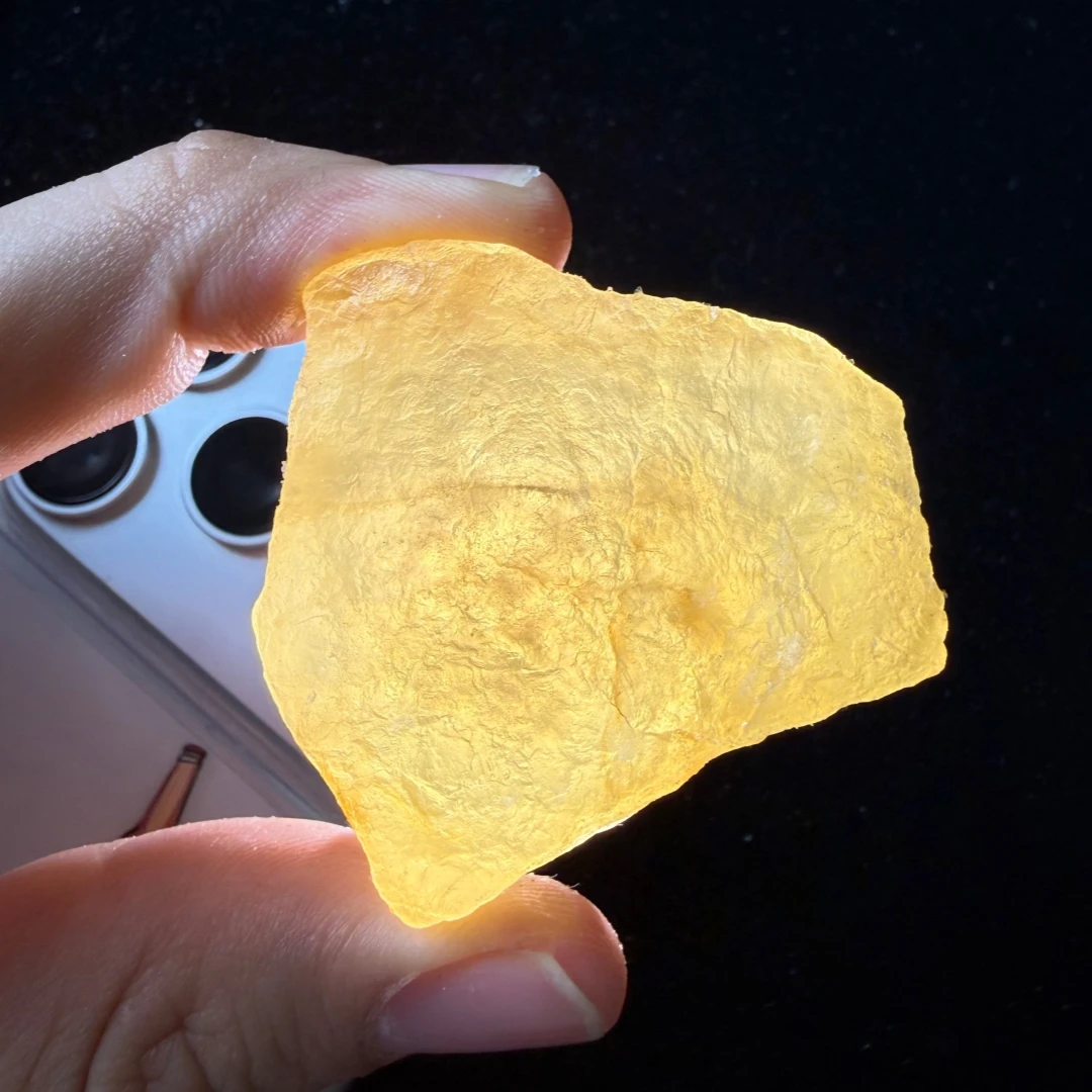 Natural Yellow Fluorite crystal raw stone, Yellow crystal stone, for home decoration and as raw material for jewelry production