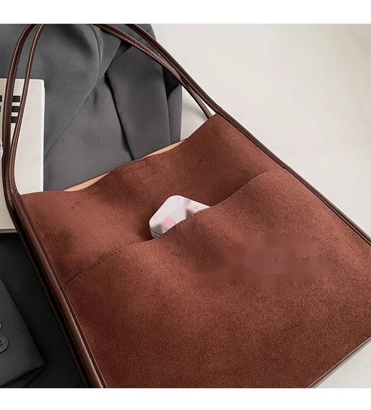 FOUR ONE large capacity women's versatile new single shoulder bucket bag, popular commuting tote bag this year_voghion.com
